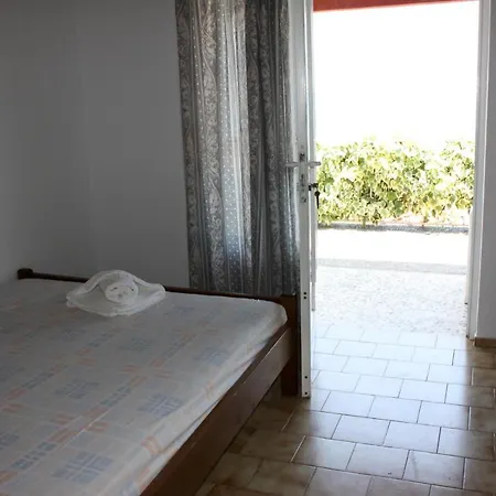 Paradies Nr 4 Semesterbostad Chrani